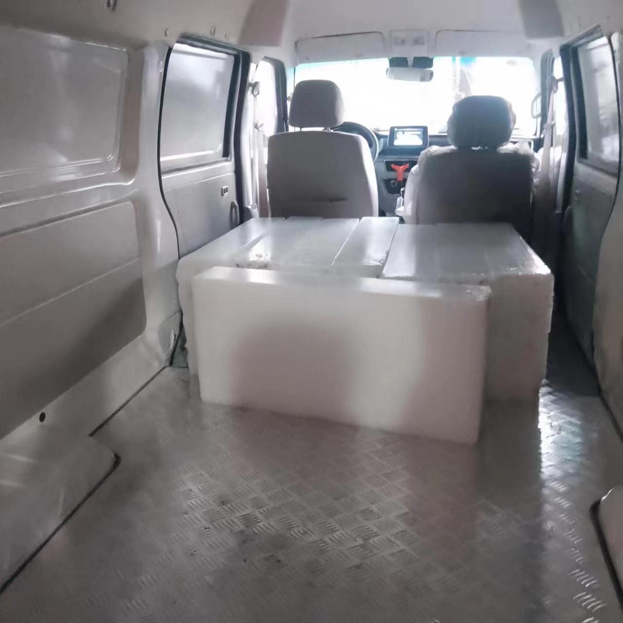 工业降温的大冰块-宝山良臣制冰厂