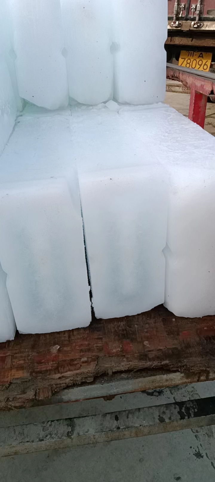 宝山降温冰块哪里买？良臣制冰厂告诉你！